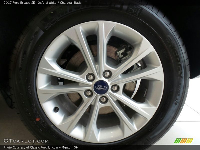 Oxford White / Charcoal Black 2017 Ford Escape SE