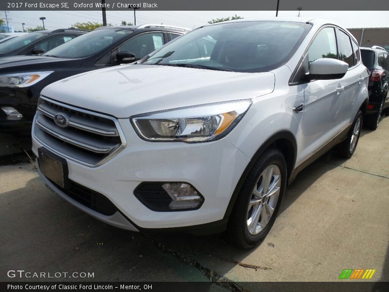 Oxford White / Charcoal Black 2017 Ford Escape SE