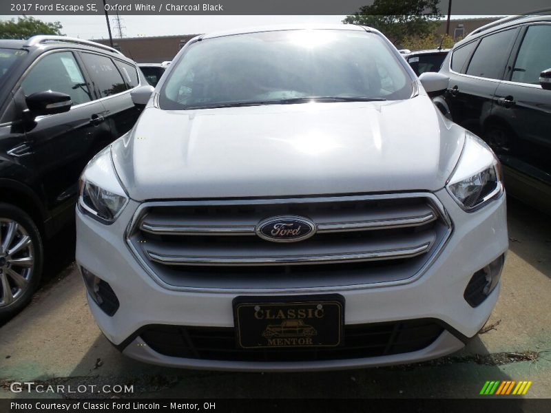 Oxford White / Charcoal Black 2017 Ford Escape SE