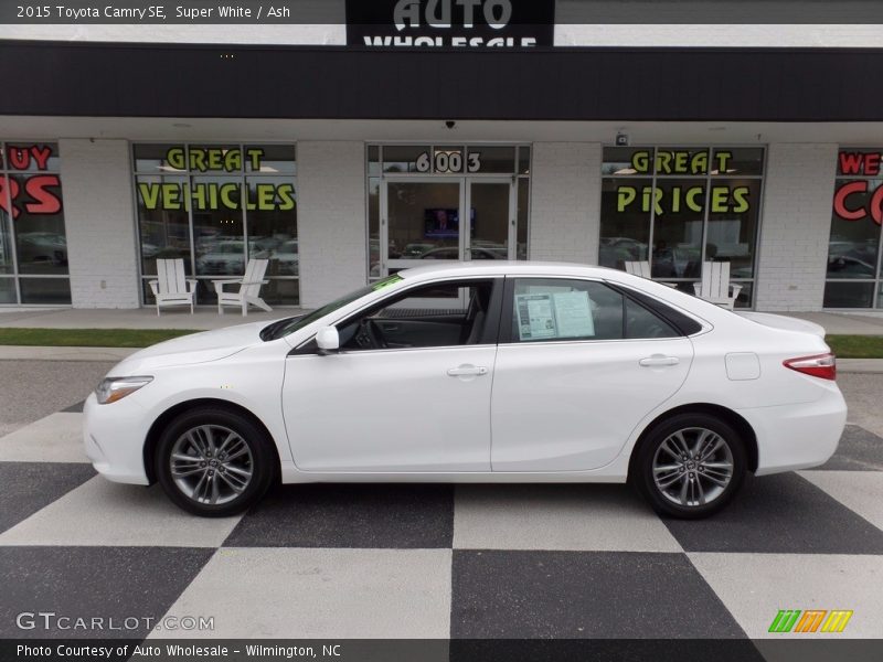 Super White / Ash 2015 Toyota Camry SE