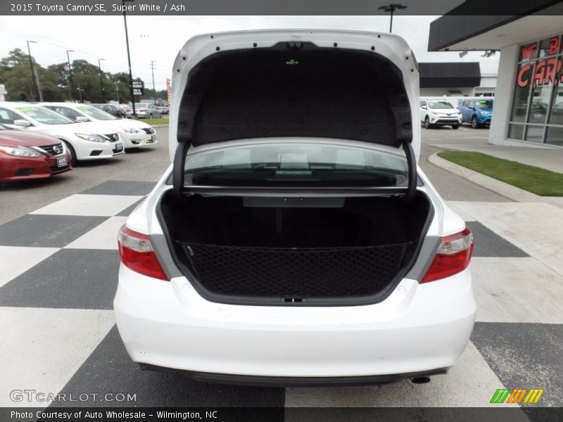 Super White / Ash 2015 Toyota Camry SE