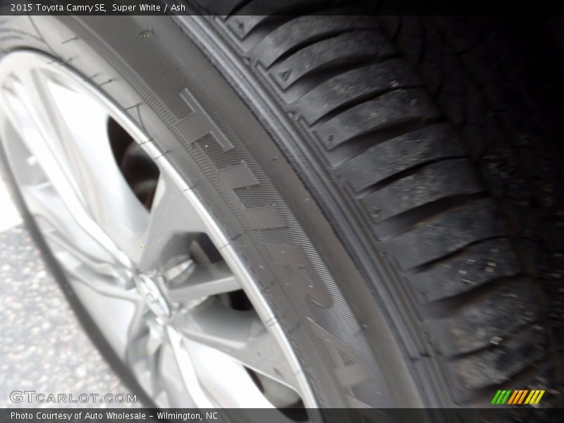 Super White / Ash 2015 Toyota Camry SE