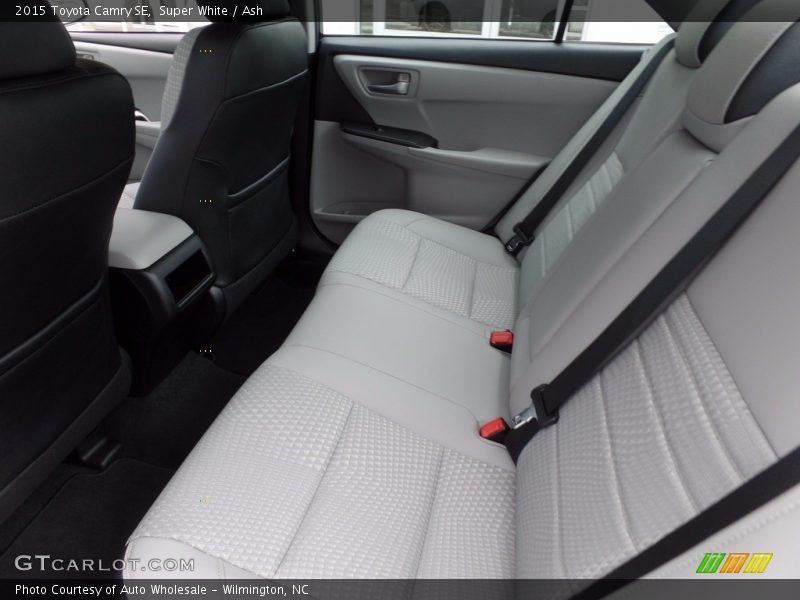 Super White / Ash 2015 Toyota Camry SE