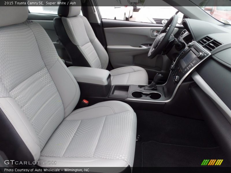 Super White / Ash 2015 Toyota Camry SE