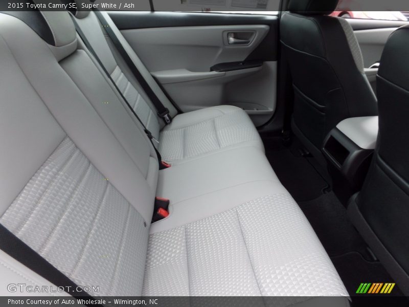 Super White / Ash 2015 Toyota Camry SE