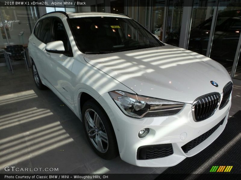 Alpine White / Black 2018 BMW X1 xDrive28i