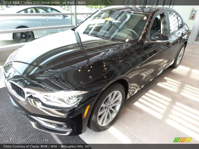 Jet Black / Black 2018 BMW 3 Series 320i xDrive Sedan