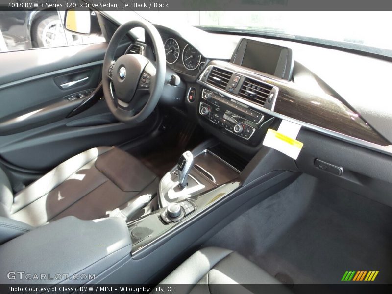 Jet Black / Black 2018 BMW 3 Series 320i xDrive Sedan