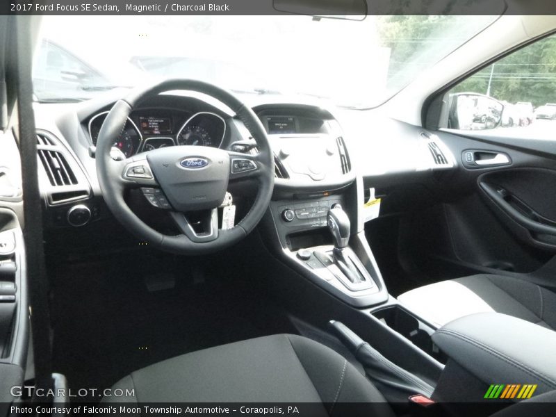 Magnetic / Charcoal Black 2017 Ford Focus SE Sedan