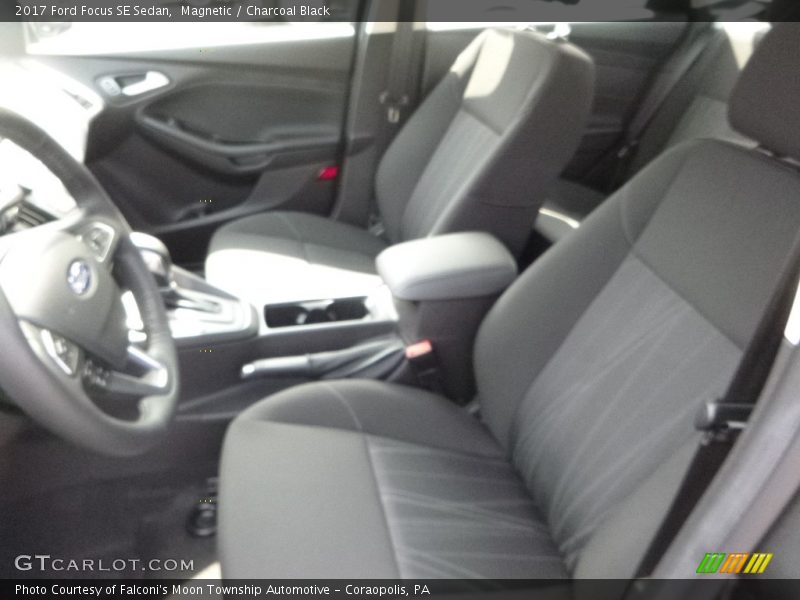 Magnetic / Charcoal Black 2017 Ford Focus SE Sedan