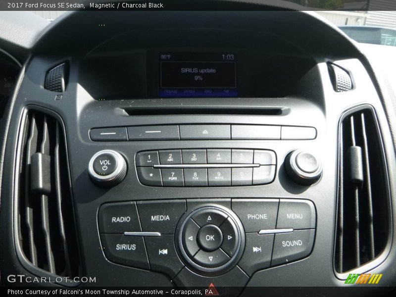 Magnetic / Charcoal Black 2017 Ford Focus SE Sedan