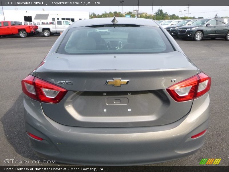 Pepperdust Metallic / Jet Black 2018 Chevrolet Cruze LT
