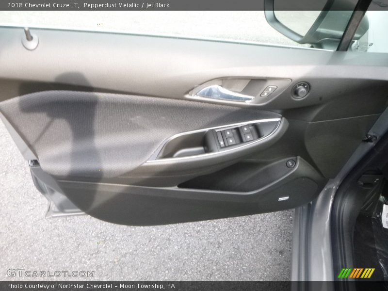 Pepperdust Metallic / Jet Black 2018 Chevrolet Cruze LT