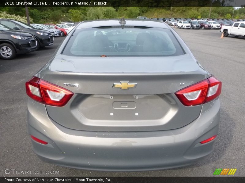 Pepperdust Metallic / Jet Black 2018 Chevrolet Cruze LT