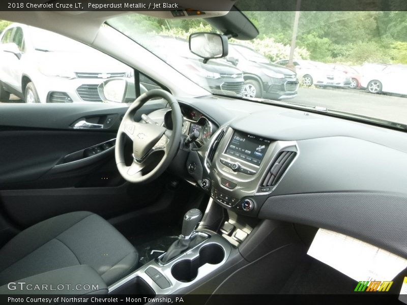 Pepperdust Metallic / Jet Black 2018 Chevrolet Cruze LT