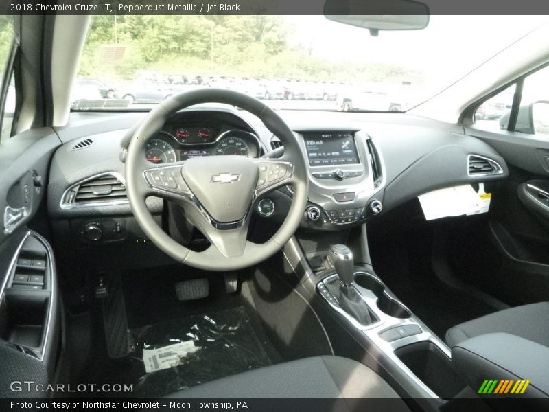 Pepperdust Metallic / Jet Black 2018 Chevrolet Cruze LT