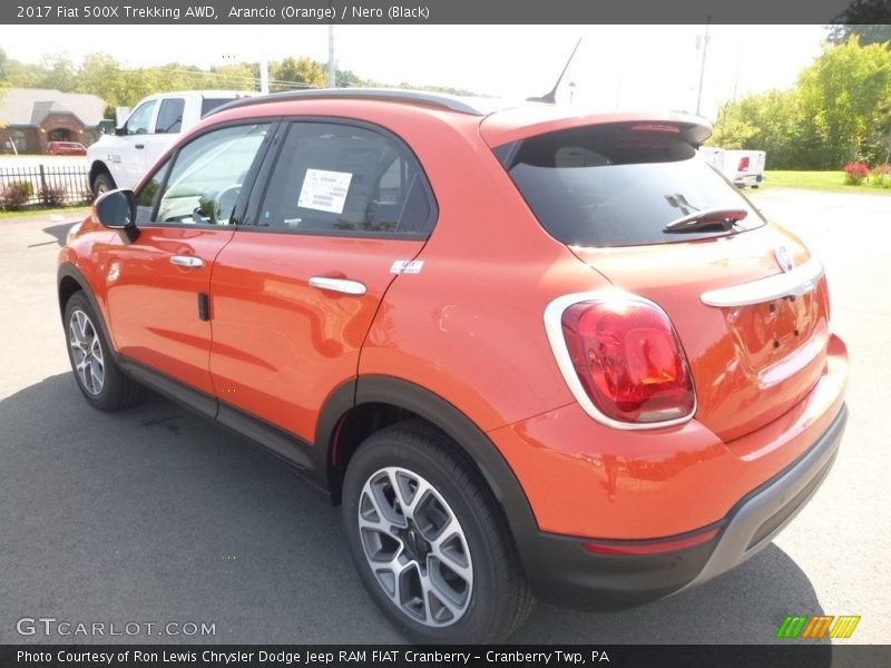 Arancio (Orange) / Nero (Black) 2017 Fiat 500X Trekking AWD