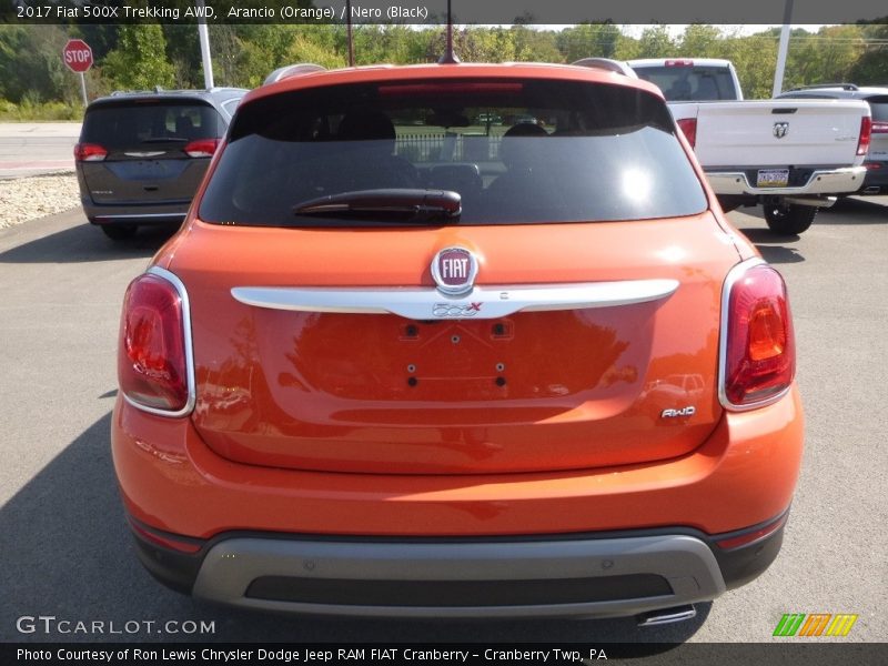 Arancio (Orange) / Nero (Black) 2017 Fiat 500X Trekking AWD