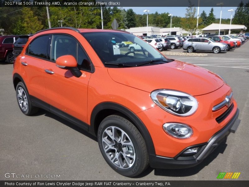 Front 3/4 View of 2017 500X Trekking AWD