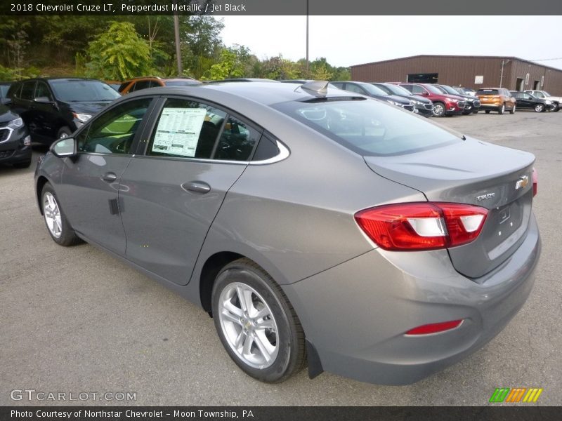 Pepperdust Metallic / Jet Black 2018 Chevrolet Cruze LT