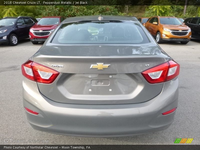 Pepperdust Metallic / Jet Black 2018 Chevrolet Cruze LT