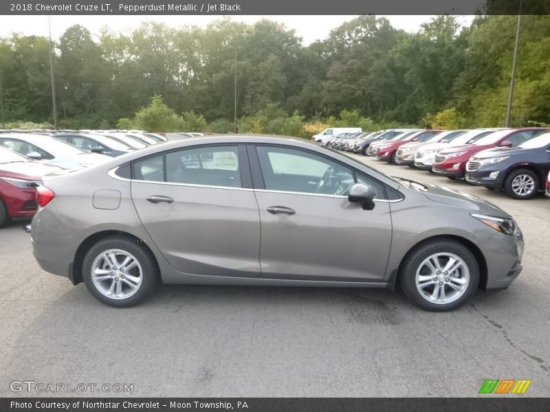 Pepperdust Metallic / Jet Black 2018 Chevrolet Cruze LT