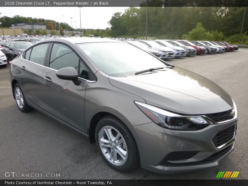 Pepperdust Metallic / Jet Black 2018 Chevrolet Cruze LT