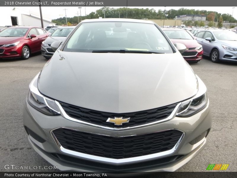Pepperdust Metallic / Jet Black 2018 Chevrolet Cruze LT