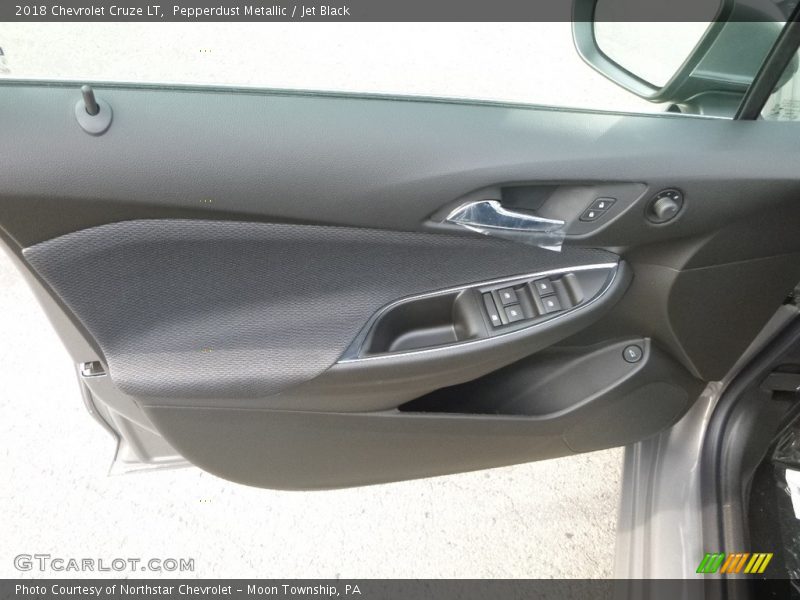 Pepperdust Metallic / Jet Black 2018 Chevrolet Cruze LT