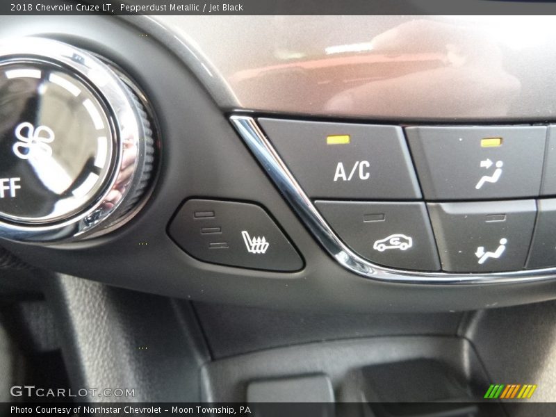 Pepperdust Metallic / Jet Black 2018 Chevrolet Cruze LT