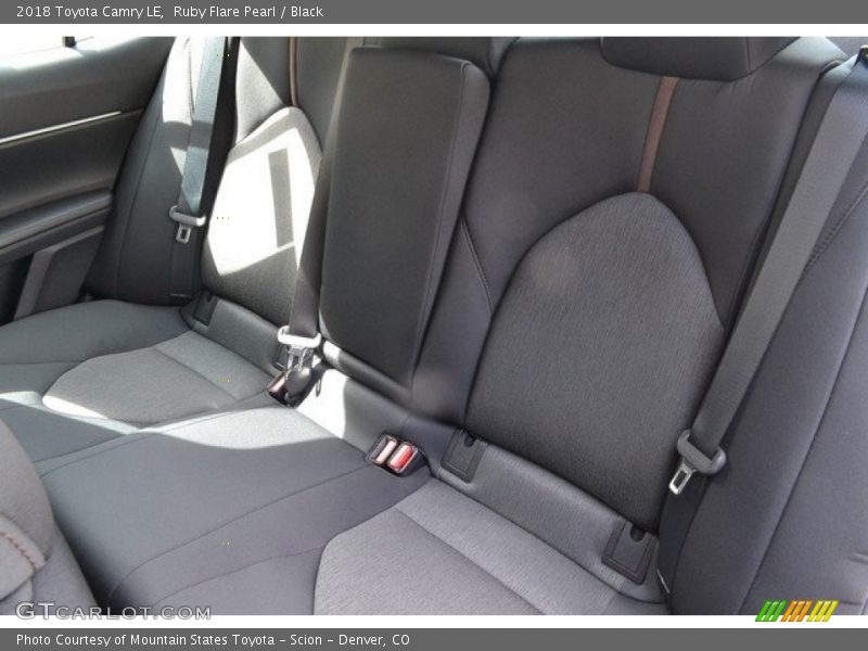 Ruby Flare Pearl / Black 2018 Toyota Camry LE