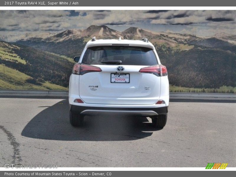 Super White / Ash 2017 Toyota RAV4 XLE