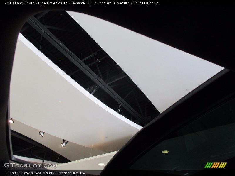 Yulong White Metallic / Eclipse/Ebony 2018 Land Rover Range Rover Velar R Dynamic SE