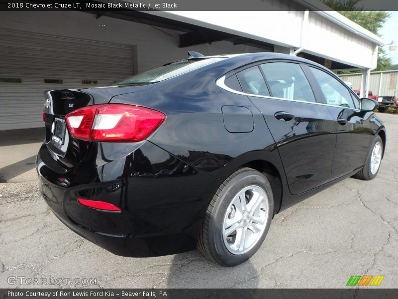 Mosaic Black Metallic / Jet Black 2018 Chevrolet Cruze LT