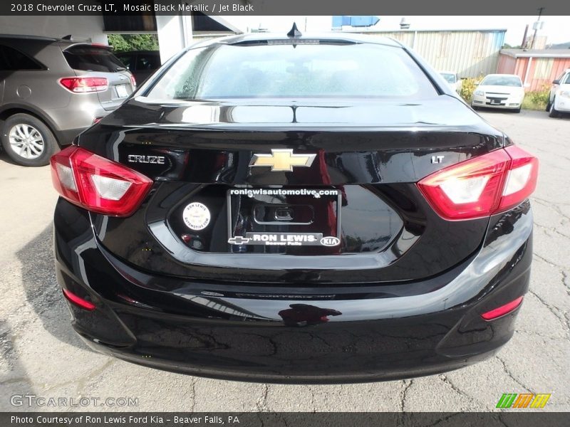 Mosaic Black Metallic / Jet Black 2018 Chevrolet Cruze LT