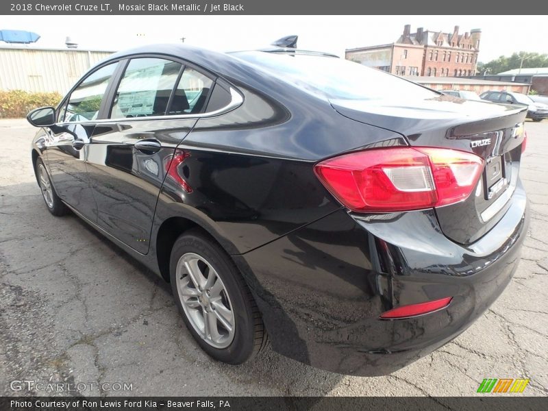 Mosaic Black Metallic / Jet Black 2018 Chevrolet Cruze LT