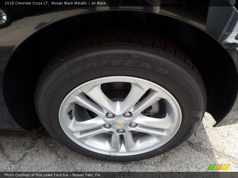 Mosaic Black Metallic / Jet Black 2018 Chevrolet Cruze LT