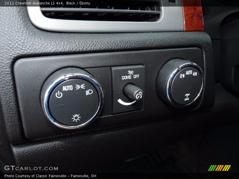 Black / Ebony 2011 Chevrolet Avalanche LS 4x4