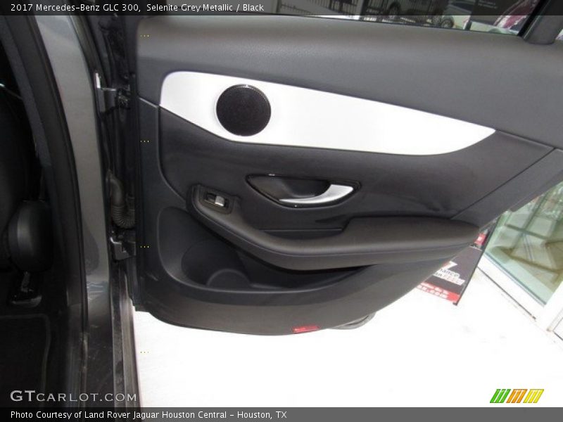 Selenite Grey Metallic / Black 2017 Mercedes-Benz GLC 300