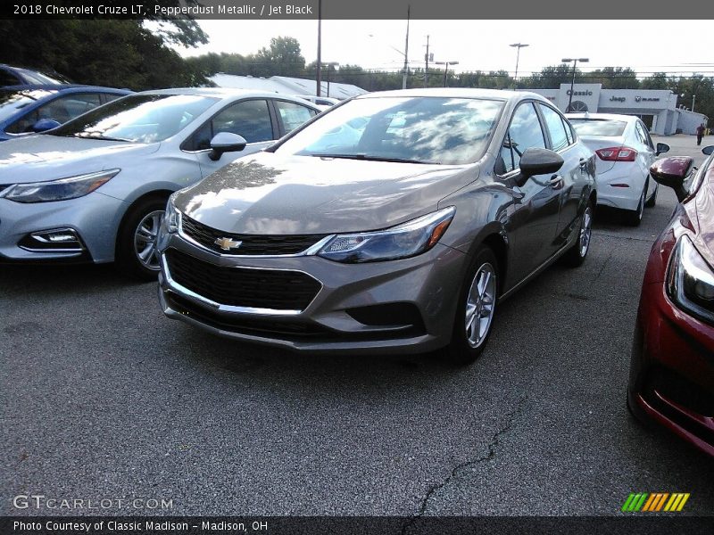 Pepperdust Metallic / Jet Black 2018 Chevrolet Cruze LT