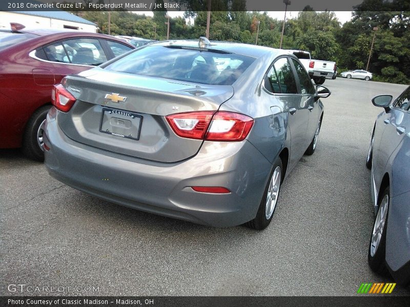 Pepperdust Metallic / Jet Black 2018 Chevrolet Cruze LT