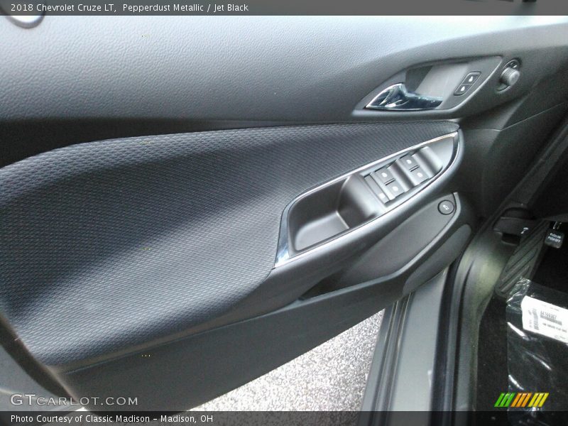 Pepperdust Metallic / Jet Black 2018 Chevrolet Cruze LT