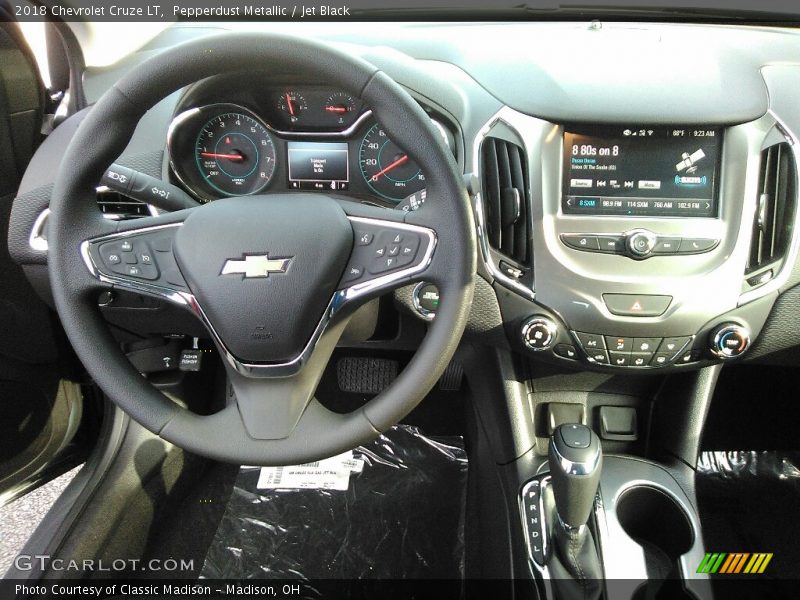Pepperdust Metallic / Jet Black 2018 Chevrolet Cruze LT