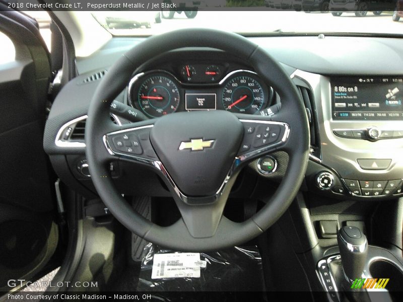 Pepperdust Metallic / Jet Black 2018 Chevrolet Cruze LT