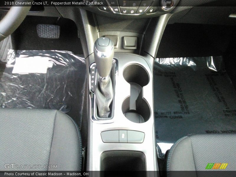 Pepperdust Metallic / Jet Black 2018 Chevrolet Cruze LT