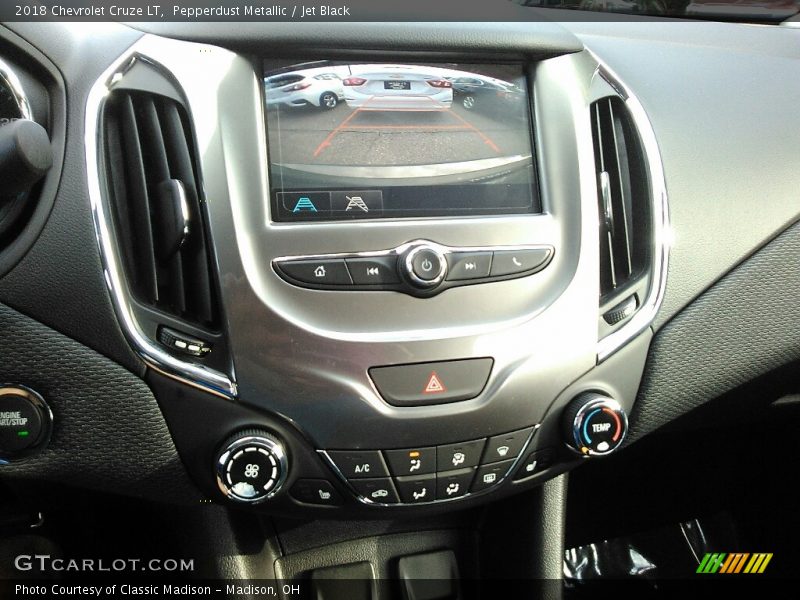 Pepperdust Metallic / Jet Black 2018 Chevrolet Cruze LT