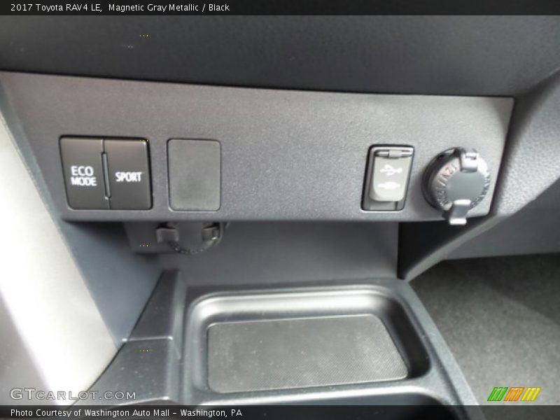 Magnetic Gray Metallic / Black 2017 Toyota RAV4 LE