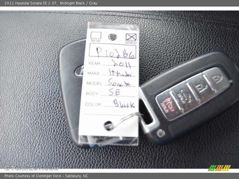 Midnight Black / Gray 2011 Hyundai Sonata SE 2.0T