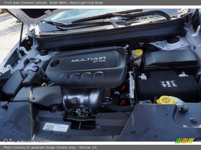 Bright White / Black/Light Frost Beige 2018 Jeep Cherokee Latitude