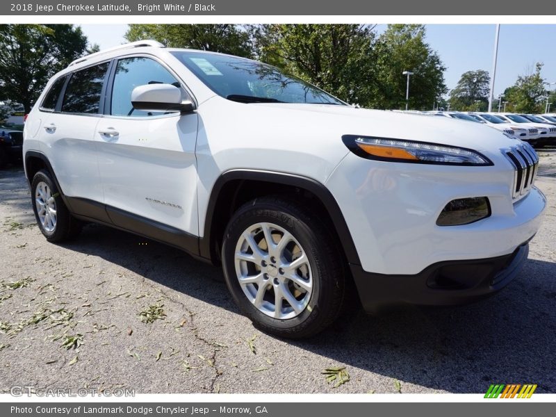 Bright White / Black 2018 Jeep Cherokee Latitude